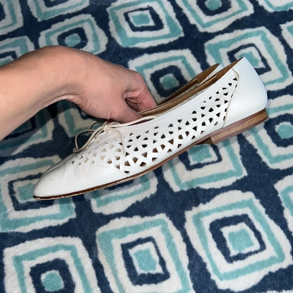 Bandolino White Flats - Picture 3 of 7